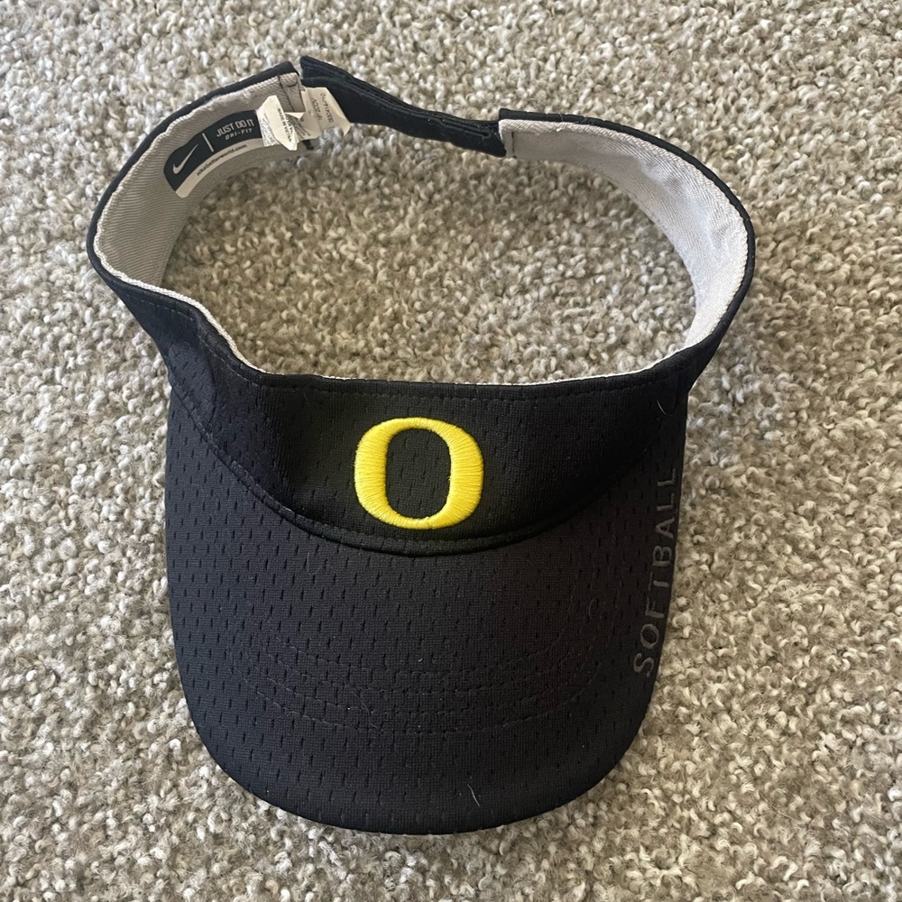 Signed Oregon visor - Picture 4 of 4